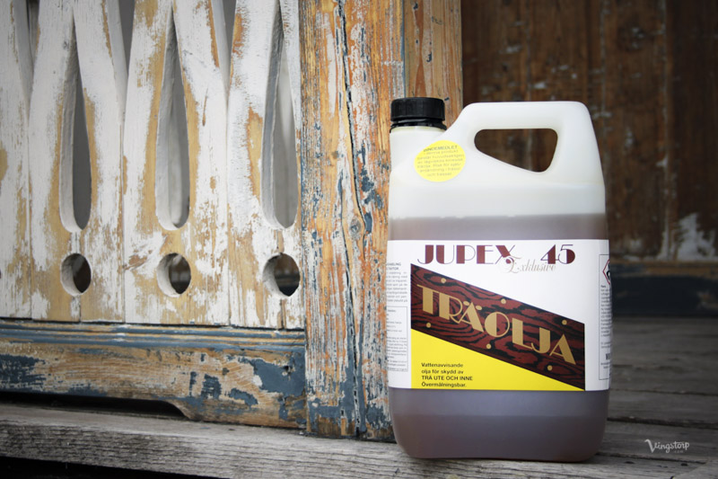 Olja in med Jupex träolja som grundskydd.